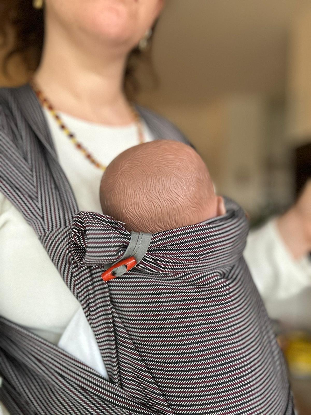 מנשא קליק טופ טאי היברידי -פסים אפורים בצבע יין – תמונה 4