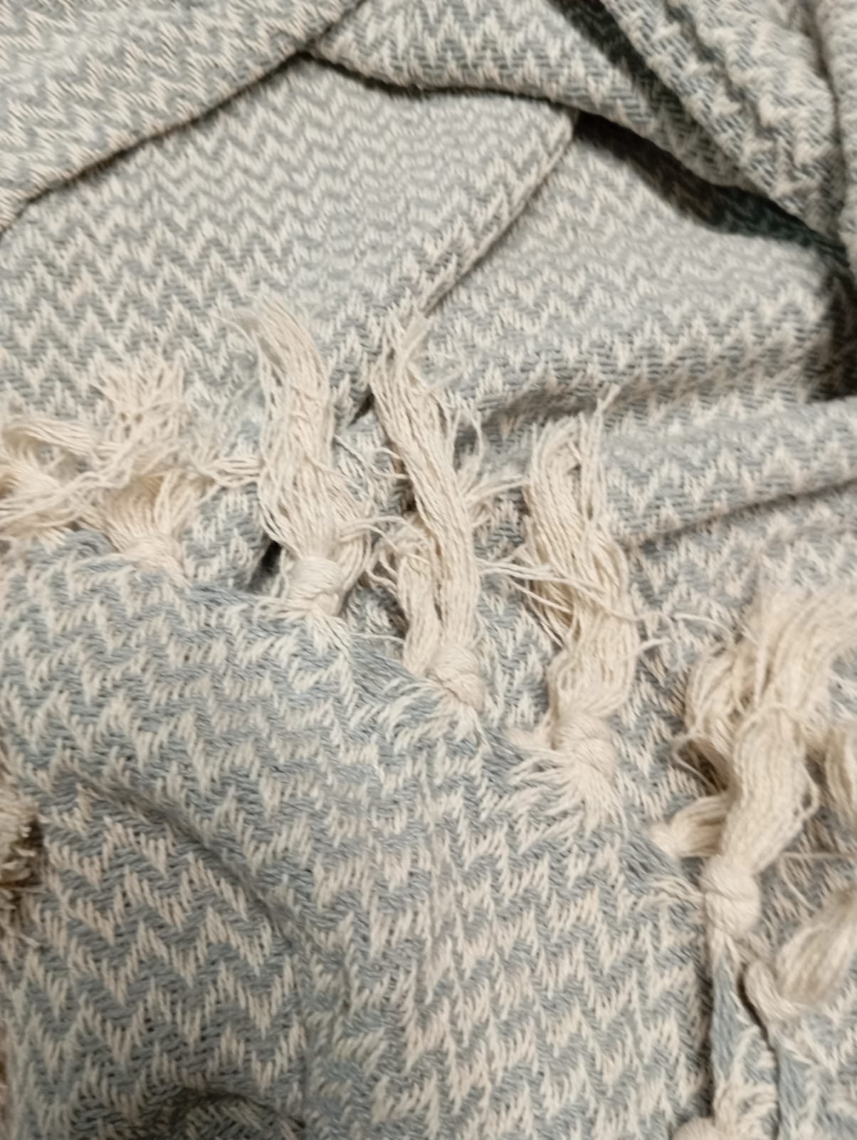 רבוזו עם פרנזים – זיגזג בצבע אפור תכלת בהיר