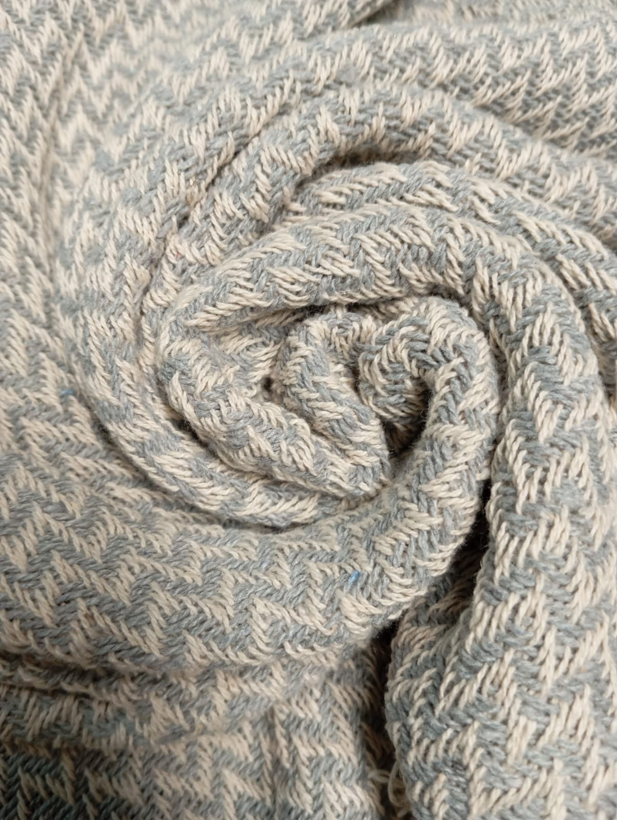 Alternative view of רבוזו עם פרנזים – זיגזג בצבע אפור תכלת בהיר